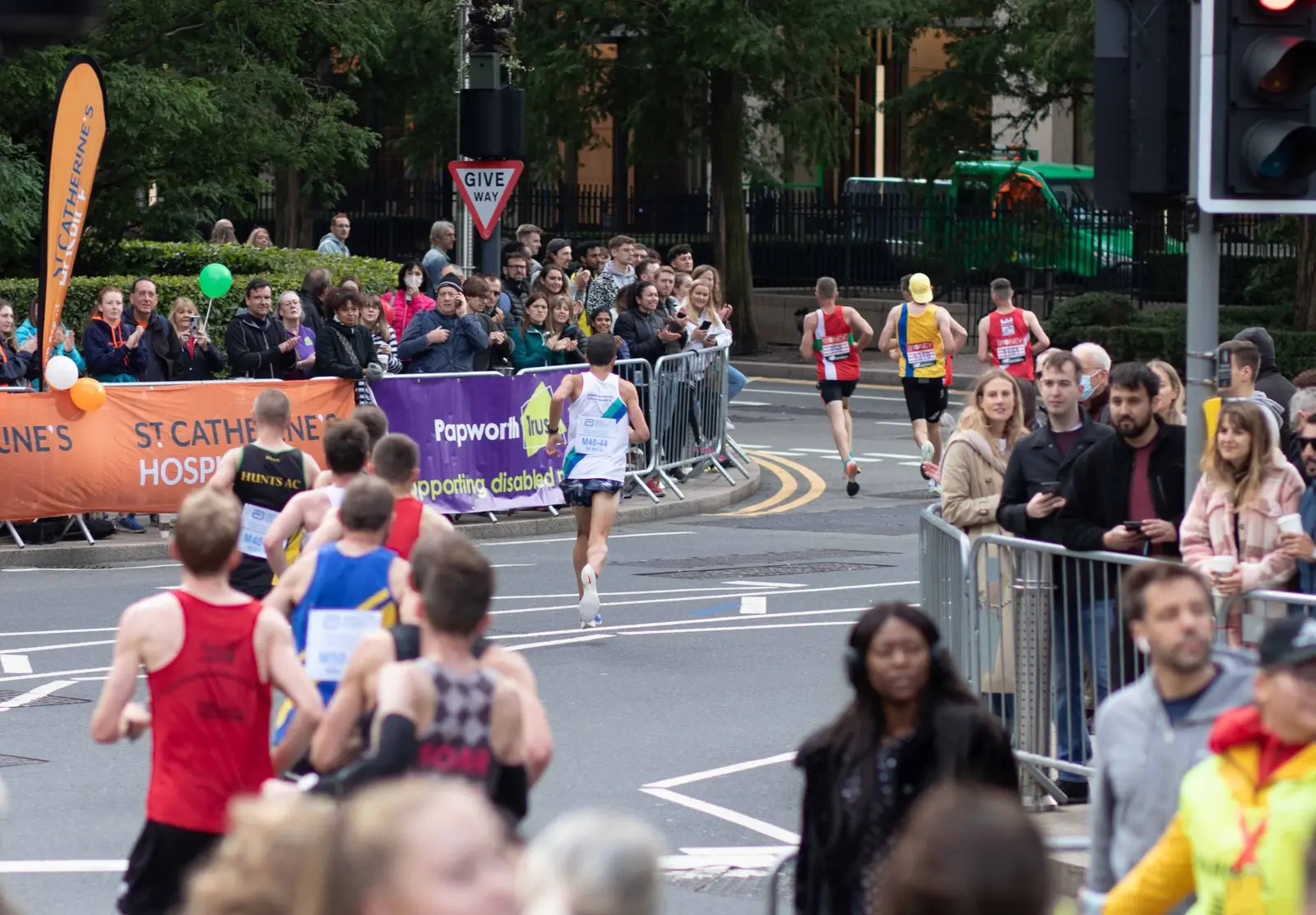 Photo: Yusuf Miah / Pexels Spectators cheering at a race