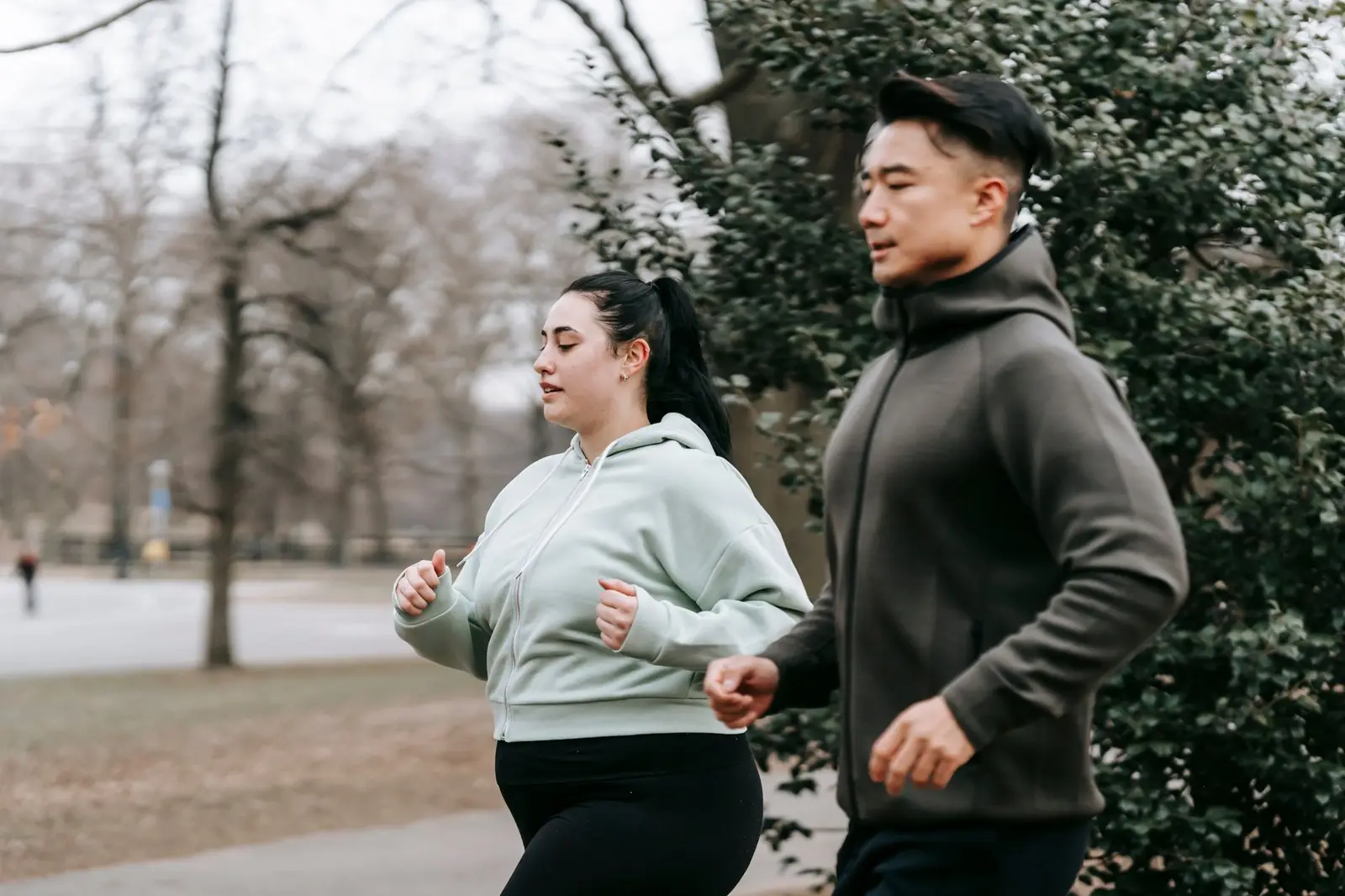 Photo: Andres Ayrton / Pexels Two runners side by side